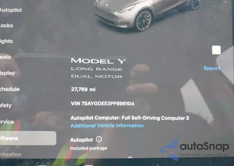 2023 Tesla Model Y Awd/Long Range Dual Motor All-Wheel Drive z USA, uszkodzony, nr VIN 7SAYGDEE3PF696104